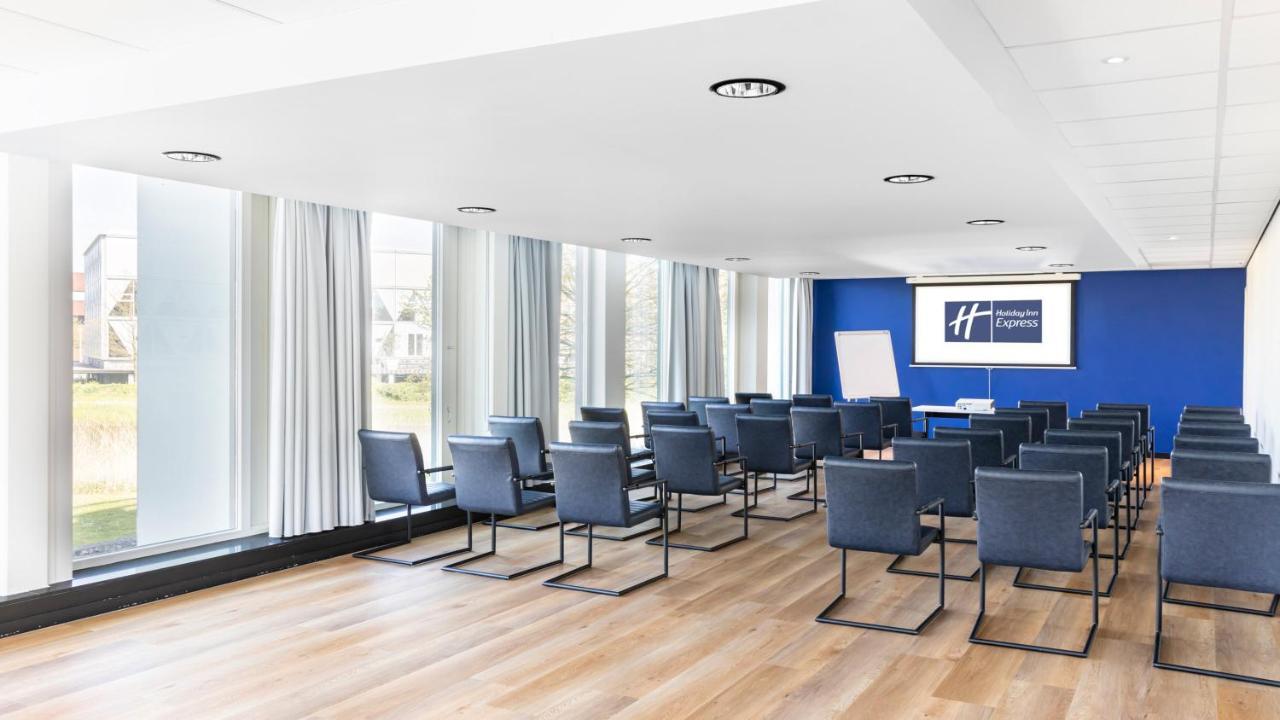 Holiday Inn Express Utrecht - Papendorp By Ihg Екстериор снимка